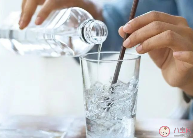 長期喝茶與喝白開水誰更健康 長期喝茶的人最后都怎么樣了