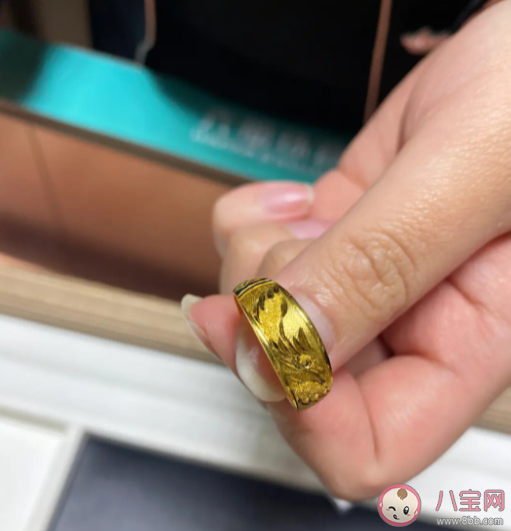 發(fā)現(xiàn)金戒指褪色竟救自己一命是怎么回事 金戒指為什么會褪色 發(fā)現(xiàn)金戒指褪色竟救自己一命是怎么回事 金戒指為什么會褪色