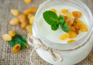 酸奶為什么這么貴了 年輕人連酸奶蓋都舔不起了嗎