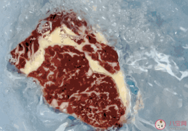 不要再把肉泡水里解凍了 肉應(yīng)該怎么解凍才好