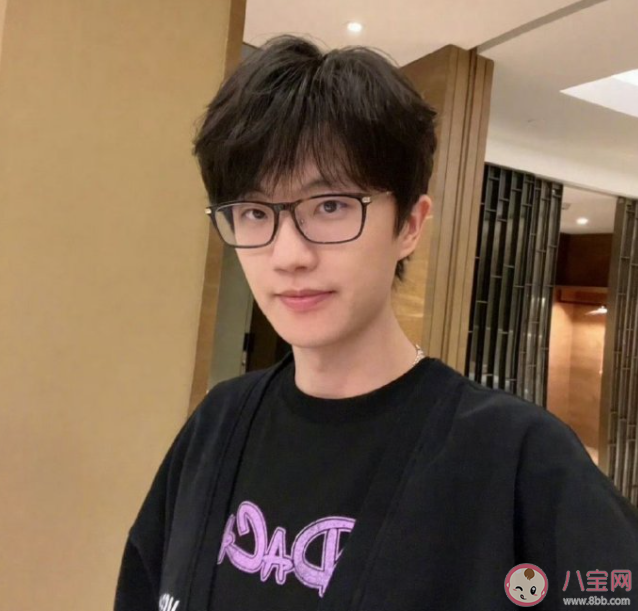 許嵩新歌《Falling in Love》歌詞是什么 《Falling in Love》歌詞歌曲介紹