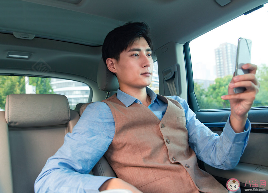 為什么坐車時看手機越看越想吐 坐車看手機暈怎么辦