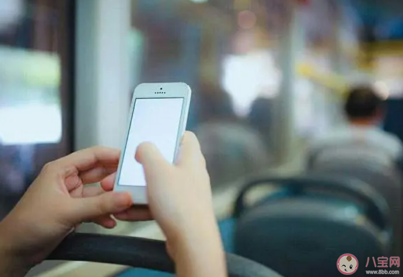 為什么坐車時看手機越看越想吐 坐車看手機暈怎么辦