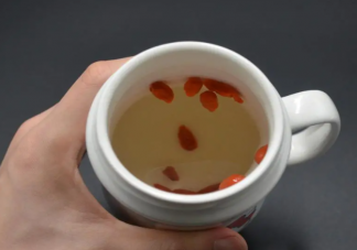 為什么泡枸杞別用開水 枸杞泡水喝了有哪些好處