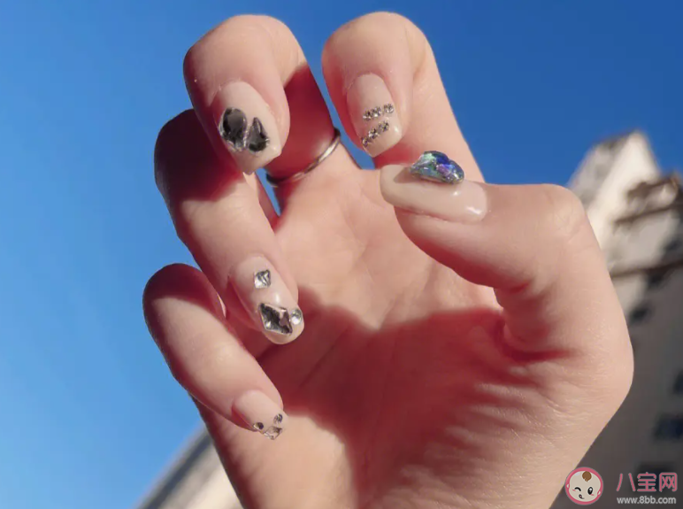 年輕人節前擠爆美甲店是怎么回事 為什么過年前要做美甲