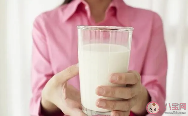 一喝牛奶就拉肚子是咋了 乳糖不耐受可以改善嗎