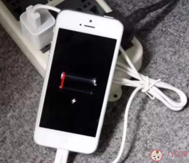 手機電池不喜歡100%的飽和狀態 手機怎樣充電才最好