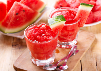 吃冷飲會引起痛經有科學依據嗎 月經期能不能吃冷飲