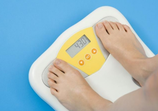 女子減脂瘦到70斤突發心衰進ICU是怎么回事 減脂怎樣做才健康