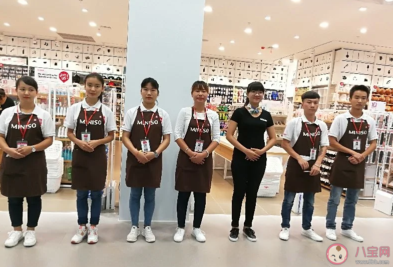 實體店要求店員形象氣質佳有必要嗎 如何看待實體店開始卷店員的顏值