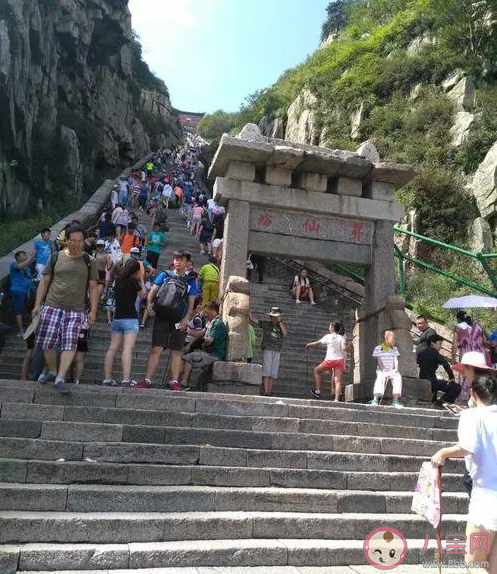 男子為徒步爬泰山把身份證存半山腰 徒步爬完泰山會有多累