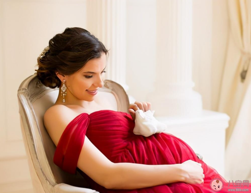 懷孕留長(zhǎng)發(fā)會(huì)搶寶寶營(yíng)養(yǎng)嗎 懷孕期間長(zhǎng)發(fā)好還是短發(fā)好