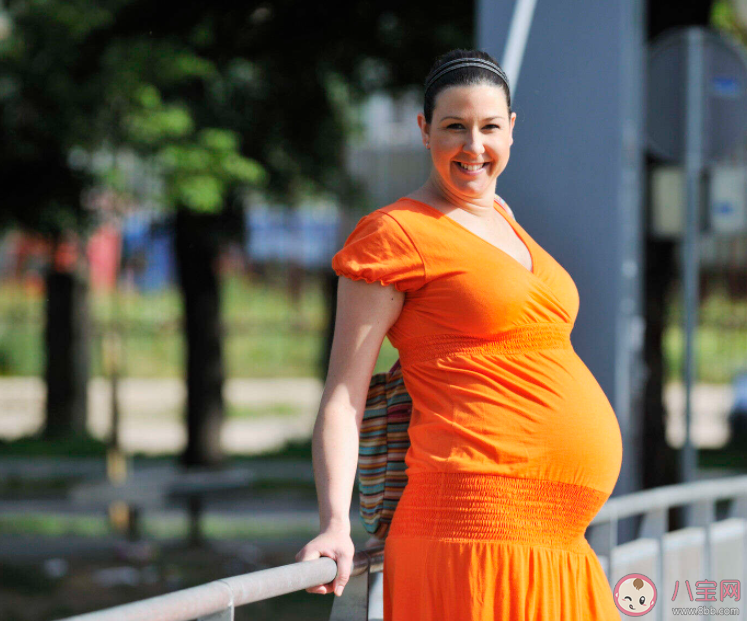 懷孕留長(zhǎng)發(fā)會(huì)搶寶寶營(yíng)養(yǎng)嗎 懷孕期間長(zhǎng)發(fā)好還是短發(fā)好