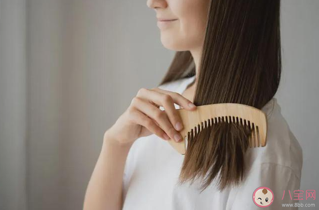 經(jīng)常梳頭和不怎么梳頭哪種更健康 梳頭和健康有什么關(guān)系