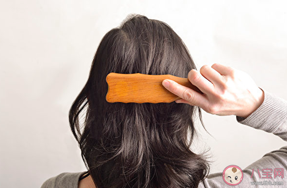 經(jīng)常梳頭和不怎么梳頭哪種更健康 梳頭和健康有什么關(guān)系