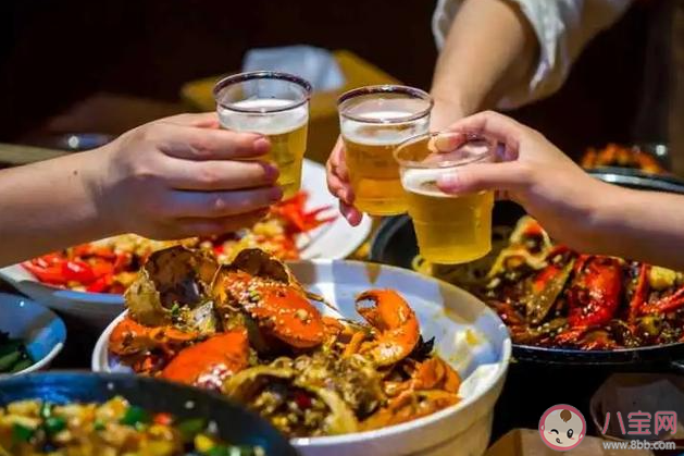 睡前吃夜宵危害大嗎 哪些人適合吃夜宵 睡前吃夜宵危害大嗎 哪些人適合吃夜宵