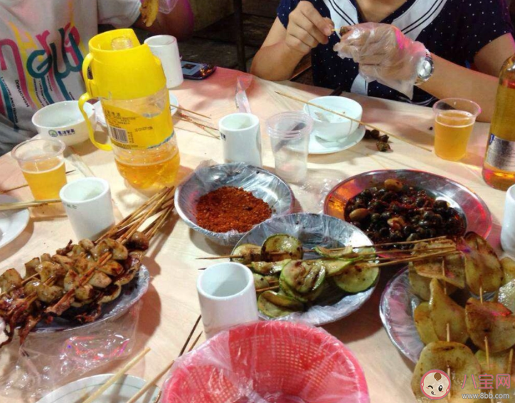 睡前吃夜宵危害大嗎 哪些人適合吃夜宵 睡前吃夜宵危害大嗎 哪些人適合吃夜宵