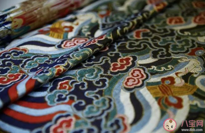 以下哪句詩描寫的是云錦之美 螞蟻新村3月28日答案