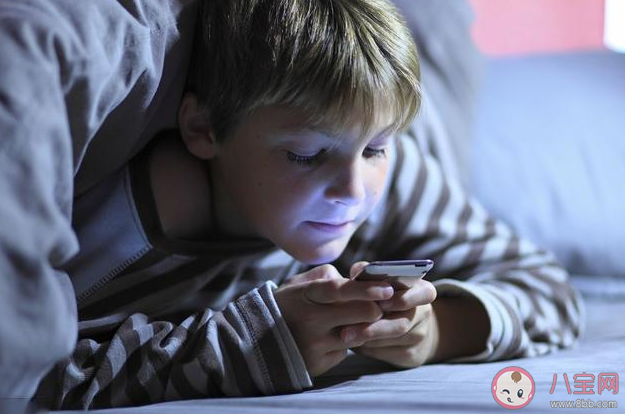 手機正在變薄孩子的大腦嗎 孩子沉迷玩手機怎么辦