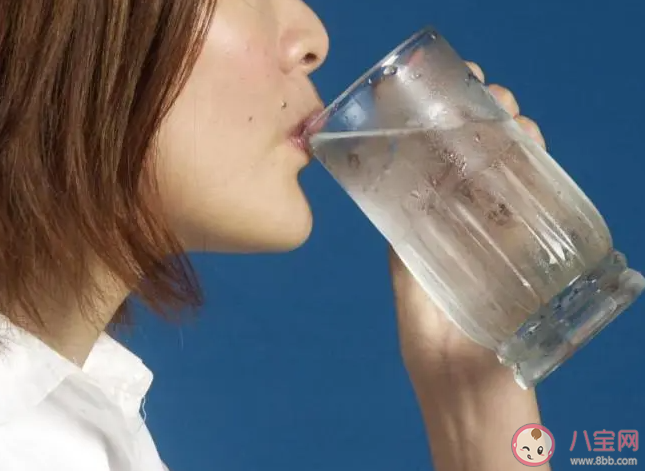 愛不愛喝水身體有啥區(qū)別 不愛喝水會(huì)影響哪些器官