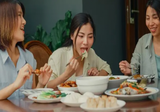 吃飯快VS吃飯慢哪個更健康 吃飯慢或可降低超重風險嗎